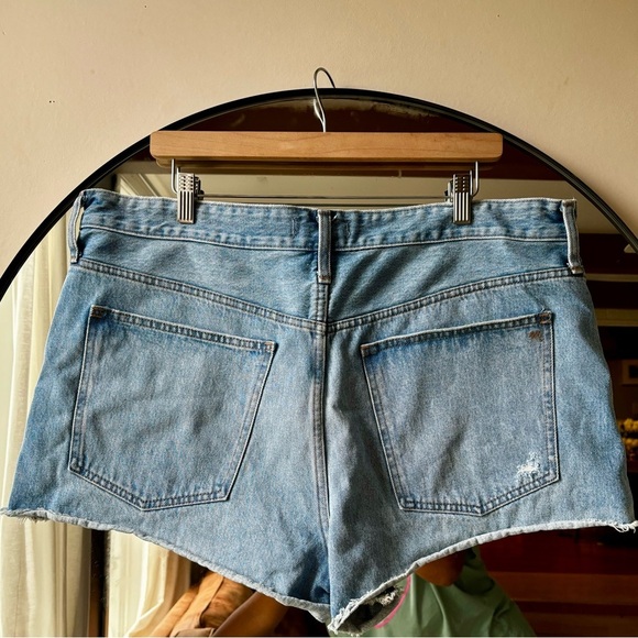 MADEWELL | Relaxed denim short destructed edition| size 32 (fits bigger) - Picture 2 of 11